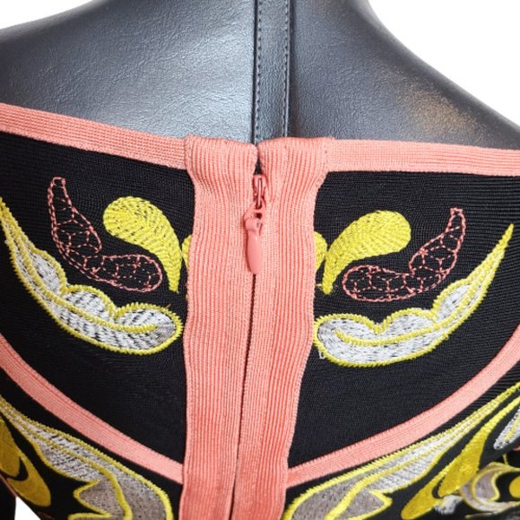 STUNNING HERVE LEGER FIT-AND-FLARE DRESS IN BUTTERFLY & PAISLEY JACQUARD - Picture 14 of 16